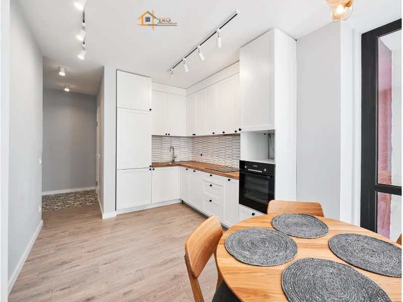 Rénovation complète d'un appartement de 2 pièces à Paris, menée avec des conseils avisés et un suivi de chantier rigoureux.